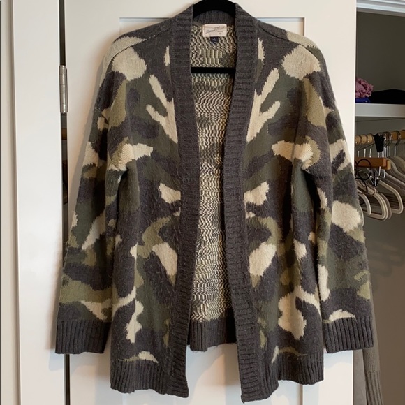 universal thread camo cardigan